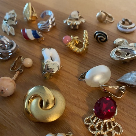 Lot of 24 vintage single clip on earrings - Picture 8 of 8